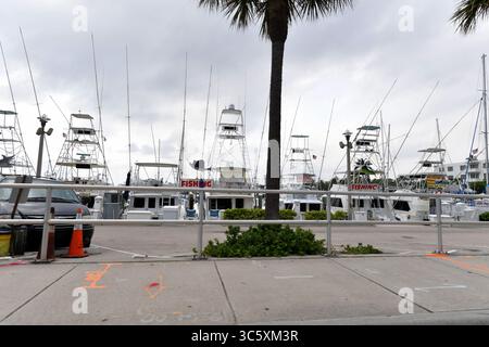 12 avril 2020, Fort Lauderdale, Floride, États-Unis d'Amérique : FORT LAUDERDALE, FLORIDE - 12 AVRIL : les parcs et les plages sont fermés à Pâques en raison des règles de distanciation sociale appliquées pour lutter contre la propagation du coronavirus de nombreux services de Pâques à travers le pays ont dû trouver une nouvelle façon de célébrer Pâques le 12 avril 2020 à Fort Lauderdale, Floride..personnes : atmosphère (crédit image : © SMG via ZUMA Wire) Banque D'Images