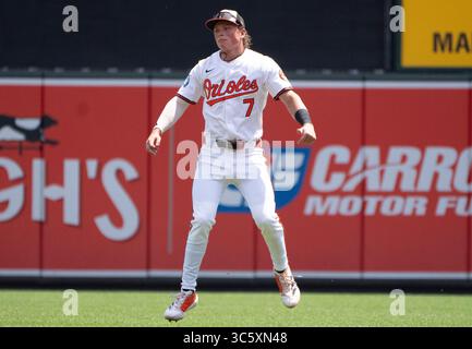 Baltimore, États-Unis. 30 juillet 2025. BALTIMORE, MD - JUILLET 30 : Jackson Holliday (7), deuxième base des Orioles de Baltimore, se réchauffe avant un match de la MLB entre les Orioles de Baltimore et les Blue Jays de Toronto, le 30 juillet 2025, à Oriole Park à Camden Yards, à Baltimore, Maryland. (Photo de Tony Quinn/SipaUSA) crédit : Sipa USA/Alamy Live News Banque D'Images
