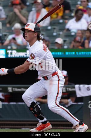 Baltimore, États-Unis. 30 juillet 2025. BALTIMORE, MD - JUILLET 30 : deuxième base des Orioles de Baltimore Jackson Holliday (7) vérifie son succès lors d'un match MLB entre les Orioles de Baltimore et les Blue Jays de Toronto, le 30 juillet 2025, à Oriole Park à Camden Yards, à Baltimore, Maryland. (Photo de Tony Quinn/SipaUSA) crédit : Sipa USA/Alamy Live News Banque D'Images