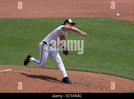 Baltimore, États-Unis. 30 juillet 2025. BALTIMORE, MD - JUILLET 30 : le lanceur des Orioles de Baltimore, Dean Kremer (64), lance un match MLB entre les Orioles de Baltimore et les Blue Jays de Toronto, le 30 juillet 2025, à Oriole Park à Camden Yards, à Baltimore, Maryland. (Photo de Tony Quinn/SipaUSA) crédit : Sipa USA/Alamy Live News Banque D'Images