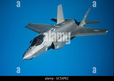 17 janvier 2020, Al Udeid Air base, Qatar : un avion de chasse furtif F-35A Lighting II de l'US Air Force, affecté au 494th Expeditionary Fighter Squadron de la base aérienne Al Udeid, Qatar, lors d'une sortie en soutien à l'opération Inherent Resolve le 17 janvier 2020 au-dessus du golfe Persique. (Crédit image : © Joshua Demotts/US Air/Planet Pix via ZUMA Wire) Banque D'Images