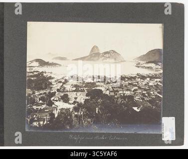 Morro do Pão de Açucar, entrada da Baía de Guanabara e bairro de Botafogo ; a part de Laranjeiras (013RJ011011). Banque D'Images