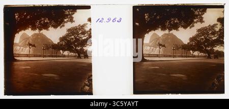 Morros da Urca e do Pão de Açúcar ; Tomados das proximidades da Rua General Severiano (002080RJN0208). Banque D'Images