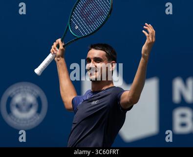 Toronto, Canada. 30 juillet 2025. Lorenzo Sonego, d’Italie, célèbre sa victoire après le match de deuxième tour en simple masculin entre Bu Yunchaokete, de Chine, et Lorenzo Sonego, d’Italie, au tournoi de tennis de l’Open de la Banque nationale 2025 à Toronto, Canada, le 30 juillet 2025. Crédit : Zou Zheng/Xinhua/Alamy Live News Banque D'Images