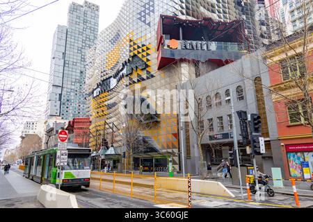 Melbourne, Victoria, Australie, Université RMIT, Royal Melbourne Institute of Technology, Swanston Academic Building et College of Business Banque D'Images