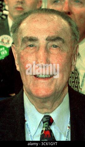 6 octobre 1996, San Diego, Californie, États-Unis : San Diego, CA - 12 août 1996 - Sen. J. Strom Thurmond (R-SC)San Diego, CA - 12 août 1996 - le sénateur des États-Unis J. Strom Thurmond (républicain de Caroline du Sud), l'homme le plus âgé à servir au Sénat américain, sur le sol de la Convention nationale républicaine de 1996 au San Diego Convention Center à San Diego, Californie, le 12 août 1996. Il est né le 5 décembre 1902 à Edgefield, en Caroline du Sud, et est actuellement candidat à une réélection aux élections de novembre 1996. S'il est élu, son mandat prendra fin un mois après son 100e anniversaire (image crédit : © Ron Banque D'Images