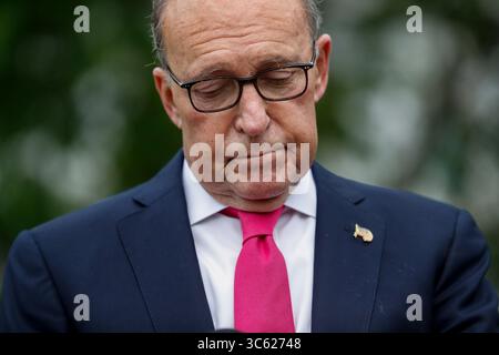 8 mai 2020, Washington, District of Columbia, États-Unis : le directeur du Conseil économique national Larry Kudlow répond aux questions des médias suite à une série d'interviews télévisées à l'extérieur de l'aile ouest de la Maison Blanche à Washington, DC, États-Unis, le 8 mai 2020. Le Bureau of Labor Statistics a rapporté que l'économie américaine a perdu 20,5 millions d'emplois en avril (crédit image : © Shawn Thew/CNP via ZUMA Wire) Banque D'Images