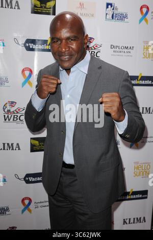 MIAMI BEACH, FL - 15 JUIN : Evander Holyfield à l'événement caritatif de la Fondation Baja Del sol au Kilma Restaurant le 15 juin 2016 à Miami Beach, Floride... personnes : Evander Holyfield. (Crédit image : © SMG via ZUMA Wire) Banque D'Images