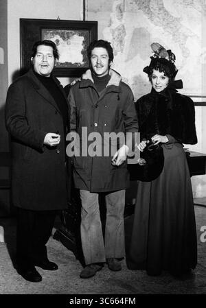 Anni' 60 Archivio Storico Olycom/Lapresse Luigi Filippo D'Amico (Roma, 9 ottobre 1924 - Roma, 28 aprile 2007) è stato un regista, sceneggiatore e scrittore Italiano. Nella Foto : da sinistra Luigi Filippo D'Amico, Giorgio Treves e Adriana Asti crédit : LaPresse/Alamy Live News Banque D'Images