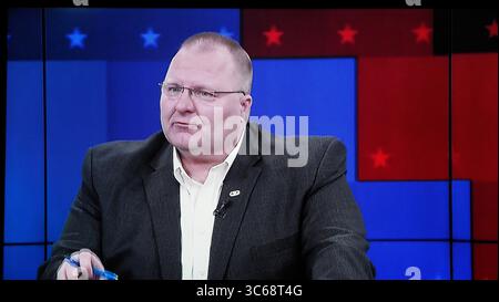 26 mai 2020, Sioux City, IOWA, États-Unis : le candidat du quatrième district du Congrès de l'Iowa, BRET RICHARDS, répond à une question lors d'un débat télévisé. En raison du COVID-19, différents diffuseurs de médias de la région couvrant le nord-ouest de l'Iowa organisent un débat télévisé à différents jours des candidats républicains du Congrès du 4e district de l'Iowa primaire à la primaire de l'Iowa du 2 juin 2020. Les décors sont fermés au public. Cette émission a été télévisée le mardi 26 mai 2020 et vue dans la région de Sioux City, Iowa. (Crédit image : © Jerry Mennenga/ZUMA Wire) Banque D'Images