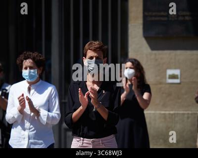 27 mai 2020, Pampelune, NAVARRE, ESPAGNE : Maria Chivite, Président du gouvernement de Navarre, pendant la minute de silence, le premier jour de deuil officiel décrété par le gouvernement d’Espagne, devant la délégation du gouvernement de Navarre pendant la pandémie de COVID-19. 27 mai 2020 à Pampelune, Navarre, Espagne (crédit image : © Eduardo Sanz/AFP7 via ZUMA Wire) Banque D'Images