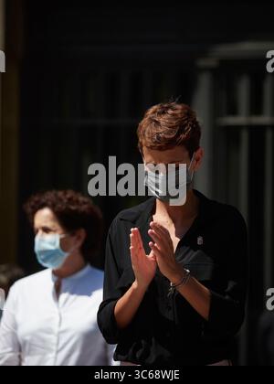 27 mai 2020, Pampelune, NAVARRE, ESPAGNE : Maria Chivite, Président du gouvernement de Navarre, pendant la minute de silence, le premier jour de deuil officiel décrété par le gouvernement d’Espagne, devant la délégation du gouvernement de Navarre pendant la pandémie de COVID-19. 27 mai 2020 à Pampelune, Navarre, Espagne (crédit image : © Eduardo Sanz/AFP7 via ZUMA Wire) Banque D'Images