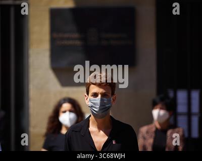 27 mai 2020, Pampelune, NAVARRE, ESPAGNE : Maria Chivite, Président du gouvernement de Navarre, pendant la minute de silence, le premier jour de deuil officiel décrété par le gouvernement d’Espagne, devant la délégation du gouvernement de Navarre pendant la pandémie de COVID-19. 27 mai 2020 à Pampelune, Navarre, Espagne (crédit image : © Eduardo Sanz/AFP7 via ZUMA Wire) Banque D'Images