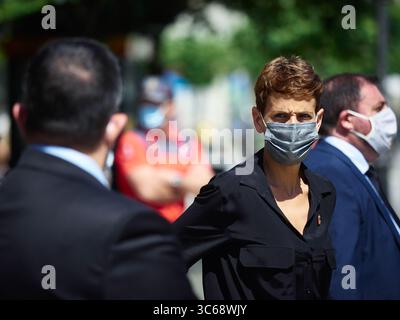 27 mai 2020, Pampelune, NAVARRE, ESPAGNE : Maria Chivite, Président du gouvernement de Navarre, pendant la minute de silence, le premier jour de deuil officiel décrété par le gouvernement d’Espagne, devant la délégation du gouvernement de Navarre pendant la pandémie de COVID-19. 27 mai 2020 à Pampelune, Navarre, Espagne (crédit image : © Eduardo Sanz/AFP7 via ZUMA Wire) Banque D'Images