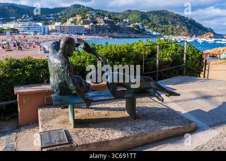 Sculpture à l'intérieur des murs de Tossa de Mar, Espagne Banque D'Images