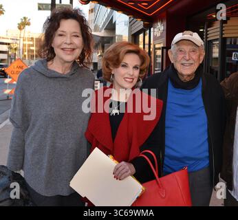 24 mars 2018, Beverly Hills, Californie, États-Unis : Samantha Harper Macy, Kat Kramer et Bill Macy assistent à la projection du 41e anniversaire du Late Show au Ahrya Laemmle Fine Art Theater le 24 mai 2018 à Beverly Hills. (Crédit image : © Billy Bennight/ZUMA Wire) Banque D'Images
