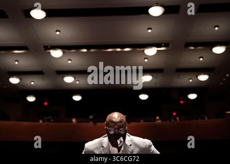 10 juin 2020, Washington, District de Columbia, États-Unis : Philonise Floyd, frère de George Floyd, arrive pour une audience au Capitole de la Commission judiciaire de la Chambre sur les pratiques policières et la responsabilité des forces de l'ordre provoquée par la mort de George Floyd alors qu'il était en garde à vue le 10 juin 2020, à Washington, DC (crédit image : © Brendan Smialowski/CNP via ZUMA Wire) Banque D'Images