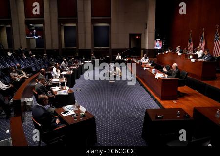 10 juin 2020, Washington, District of Columbia, États-Unis : le Comité judiciaire de la Chambre tient une audience pour discuter de la brutalité policière et du profilage racial le mercredi 10 juin 2020 (image de crédit : © Greg Nash/CNP via ZUMA Wire) Banque D'Images