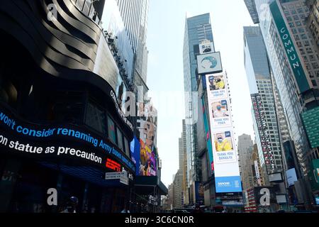10 juin 2020, New York, NY, États-Unis : 10 juin 2020 New York City..panneau d'affichage Black Lives Matter à Times Square le 10 juin 2020 à New York City. (Crédit image : © Kristin Callahan/Ace Pictures via ZUMA Press) Banque D'Images