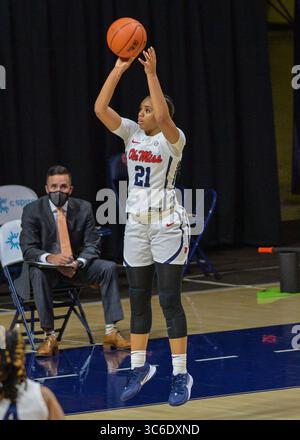 07 janvier 2021 : Taylor Smith (21 ans), Miss garde d'Ole, prend un coup de saut lors du match de basket féminin de la NCAA entre les Auburn Tigers et les Ole' Miss Rebels au Pavillion d'Oxford, Mississippi. (Photo par : Kevin Langley/CSM)(image de crédit : &copy ; Kevin Langley/CSM via ZUMA Wire) Banque D'Images
