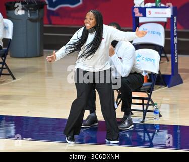 07 janvier 2021 : Yolett McPhee-McCuin, entraîneur de Miss Ole', pendant le match de basket féminin de la NCAA entre les Tigers d'Auburn et les Rebels d'Ole' Miss au Pavillion d'Oxford, Mississippi. (Photo par : Kevin Langley/CSM)(image de crédit : &copy ; Kevin Langley/CSM via ZUMA Wire) Banque D'Images
