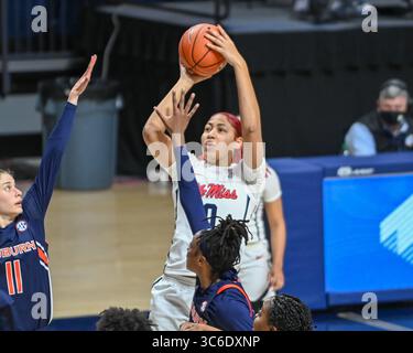 07 janvier 2021 : la Miss attaquante d'Ole, Shakira Austin (0), prend un coup de saut lors du match de basket féminin de la NCAA entre les Tigers d'Auburn et les Rebels d'Ole' Miss au Pavillion d'Oxford, Mississippi. (Photo par : Kevin Langley/CSM)(image de crédit : &copy ; Kevin Langley/CSM via ZUMA Wire) Banque D'Images