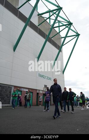 31 juillet 2025 ; Easter Road, Édimbourg, Écosse : UEFA Europa League, second tour de qualification, second tour, Hibernian versus Midtjylland ; en dehors de Easter Road à l'arrivée des fans Banque D'Images