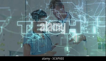 Infirmière debout dans les gommages bleus et médecin examinant la carte dans le couloir de l'hôpital, avec superposition numérique Banque D'Images