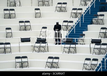 18 janvier 2021, Washington, District of Columbia, États-Unis : les chaises sont mises à distance sociale pour l'inauguration au Capitole de Washington, DC le 18 janvier 2021 (crédit image : © Erin Schaff - Pool via CNP/CNP via ZUMA Wire) Banque D'Images