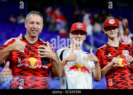 Harrison, NJ, États-Unis. 31 juillet 2025. Après le match, les fans font la fête au Sports Illustrated Stadium à Harrison, NJ Les Red Bulls de New York battent Chivas de Guadalajara 1-0. Shaquan Woody/Cal Sport Media/Alamy Live News Banque D'Images