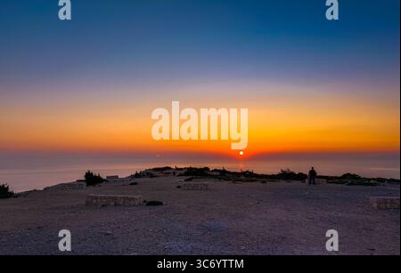 Le phare sur l'île de Gavdos au coucher du soleil, Crète, Grèce. Banque D'Images