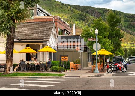 Magasins de détail et restaurants de la ville d'Aspen Colorado Banque D'Images