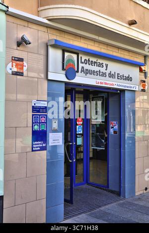 SANT VINCENT DEL RASPEIG, ESPAGNE - 16 AVRIL 2025 : Loterias y Apuestas del Estado (loteries et Paris d'État) boutique dans la ville de Sant Vincent Del Raspeig Banque D'Images