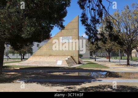 ALICANTE, ESPAGNE - 16 AVRIL 2025 : École polytechnique (Escuela Politecnica Superior) sur le campus de l'Université d'Alicante (Universidad de Alicante), Banque D'Images
