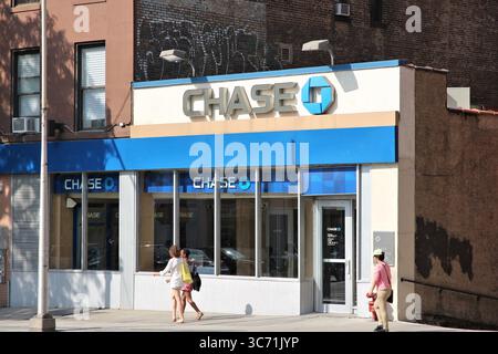 NEW YORK, États-Unis - 6 JUILLET 2013 : succursale de Chase Bank à New York. JPMorgan Chase Bank est l'une des quatre grandes banques des États-Unis. Banque D'Images