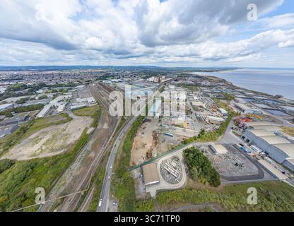 Vue aérienne par drone de Rover Way, Tremorfa, Cardiff, montrant Celsa Steelworks, Steel 7 et East Moors zone industrielle, pays de Galles du Sud, Royaume-Uni : Phillip Roberts Banque D'Images
