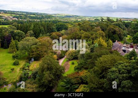 Les 60 acres de 6 jardins spectaculaires sont un plaisir à explorer. Visitez le jardin préhistorique des fougères ; un jardin de poison mortel et la roche magique .County Cor Banque D'Images