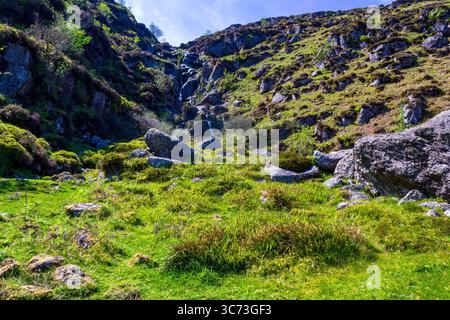 Cascades descendant du plateau des montagnes Comeragh. Comté de Waterford, Irlande. Banque D'Images