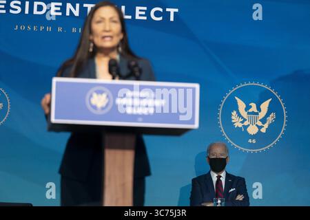 19 décembre 2020, Wilmington, Delaware, États-Unis d'Amérique : la députée Deb Haaland prononce une allocution après avoir été présentée en tant que candidat au poste de président élu Joe Bidens pour devenir le prochain secrétaire américain de l'intérieur au Queen Theater le 19 décembre 2020 à Wilmington, Delaware. (Crédit image : © Alex Edelman/ZUMA Wire) Banque D'Images