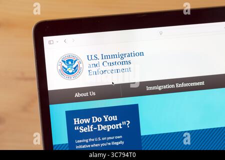 Ostersund, Suède - 1er août 2025 : Immigration and Customs Enforcement des États-Unis. Site Web ICE. Banque D'Images