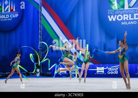 Milan, Italie. 20 juillet 2025. L'équipe du groupe Brasil est vue lors de la finale de la Coupe du monde de gymnastique rythmique FIG 2025 Milan au Forum Unipol. (Photo de Fabrizio Carabelli/SOPA images/Sipa USA) crédit : Sipa USA/Alamy Live News Banque D'Images