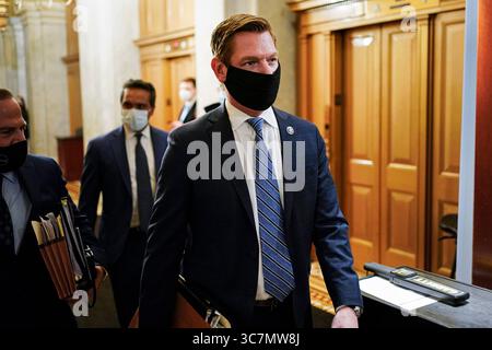 10 février 2021, Washington, District de Columbia, États-Unis : le directeur de la destitution Rep. Eric Swalwell (d-CA) part après la procédure de la journée conclue dans le procès de destitution de l'ancien président américain Donald Trump, accusé d'incitation à l'attaque meurtrière contre le Capitole américain, sur Capitole à Washington, États-Unis, le 10 février 2021. REUTERS/Joshua Roberts/Pool.Credit : Joshua Roberts - Pool via CNP (image crédit : © Joshua Roberts - Pool via CNP/CNP via ZUMA Wire) Banque D'Images