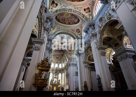 Passau Saint-Étienne Cathédrale ou Dom a préparé Stephan Baroque intérieur avec stuc somptueux et fresque Banque D'Images