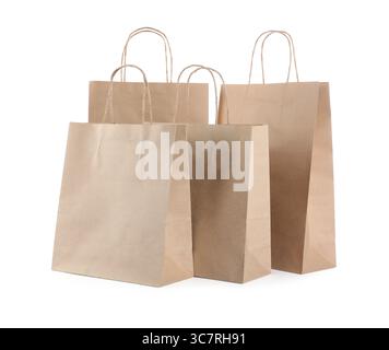 Beaucoup de sacs en papier kraft isolés sur blanc Banque D'Images