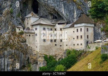 Château de Predjama, en Slovénie Banque D'Images