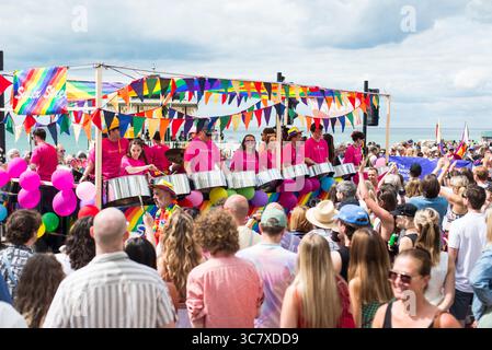 Brighton, East Sussex, Royaume-Uni. 2 août 2025. Brighton Pride Parade à Brighon, Royaume-Uni, le 2 août 2025. Brighton sort en couleur pour le Brighton & Hove LGBTQ+ Parade. Crédit : Francesca Moore/Alamy Live News Banque D'Images
