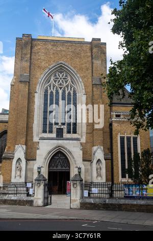Londres, Royaume-Uni, le 28 juillet 2025 :- Une vue de la cathédrale Saint-Georges, Southwark une cathédrale catholique du XIXe siècle construite dans le style gothique. Banque D'Images