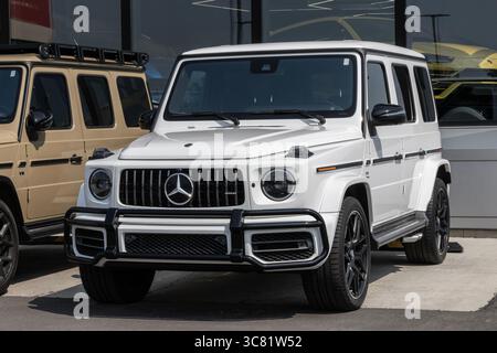 Indianapolis - 1er août 2025 : présentoir Mercedes-Benz G63 AMG usagé. Avec des préoccupations de prix, Mercedes achète et vend des voitures d'occasion pour répondre à la demande. M Banque D'Images