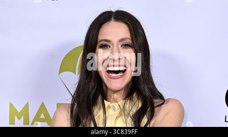 Los Angeles, États-Unis. 02 août 2025. Jackie Tohn arrive à Paws for Comedy : un spectacle de comédie caritatif au profit de MaeDay Rescue qui a eu lieu à Creature Comforts taproom and Brewery le 2 août 2025 à Los Angeles, CA. © Starbuck/ Credit : AFF/Alamy Live News Banque D'Images
