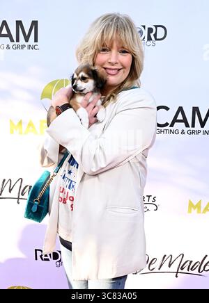 Los Angeles, États-Unis. 02 août 2025. Melissa Peterman arrivant à Paws for Comedy : un spectacle de comédie caritatif au profit de MaeDay Rescue qui s'est tenu à Creature Comforts taproom and Brewery le 2 août 2025 à Los Angeles, CA. © Starbuck/ Credit : AFF/Alamy Live News Banque D'Images